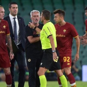 乐鱼电竞官网-罗马连吃四红净负三球 穆帅上任后吃到“特别”首败